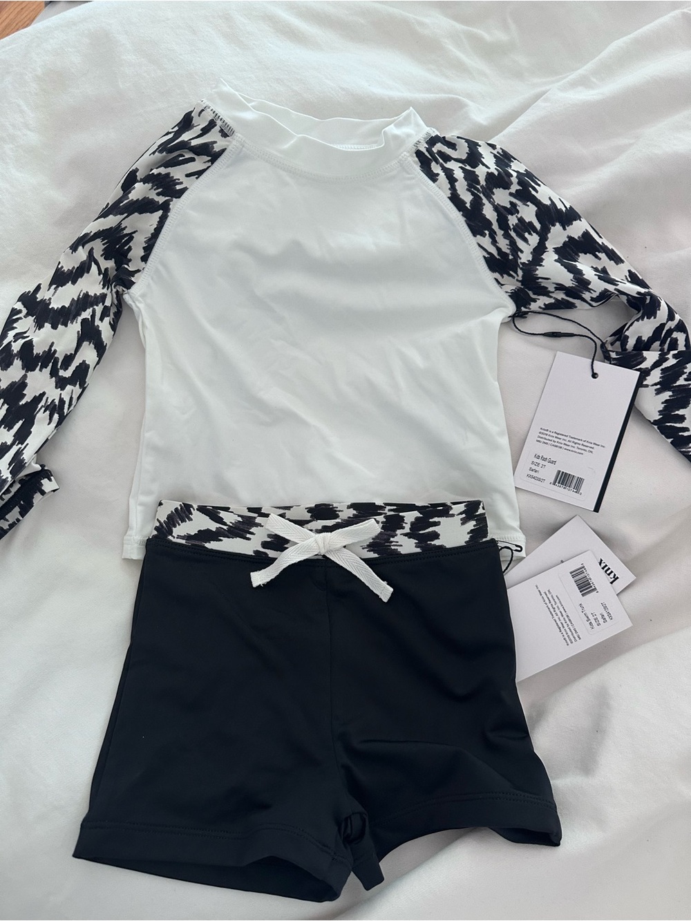 BNWT Knix Children’s Black & White Long-Sleeve Rash Guard Set - size 2T